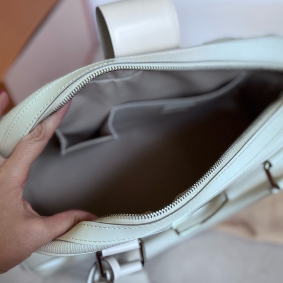 LOUIS VUITTON Ivoire Epi Leather Montaigne GM Bag - Picture 11 of 11